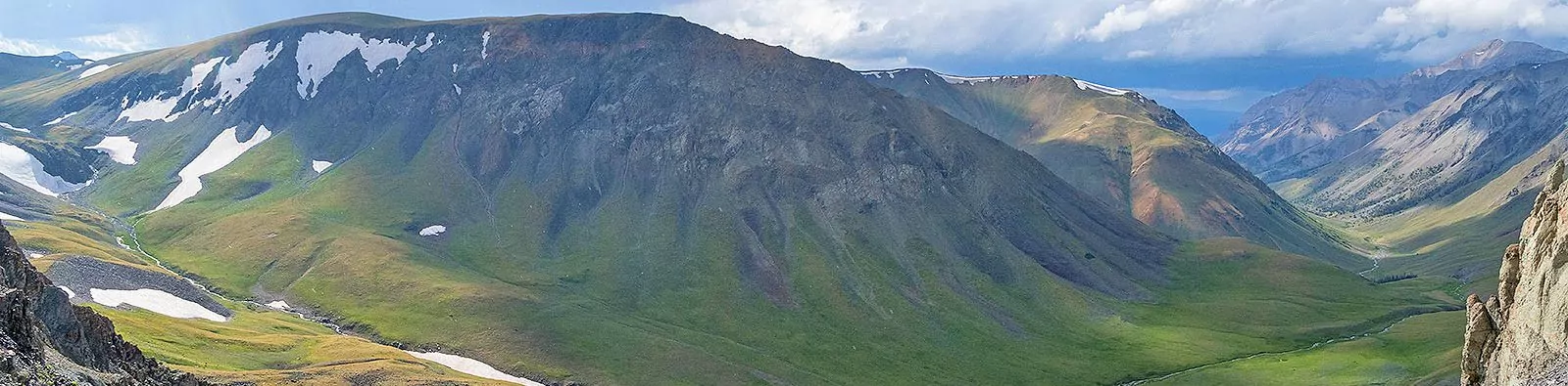Breathtaking view of the Absaroka Mountains in Wyoming