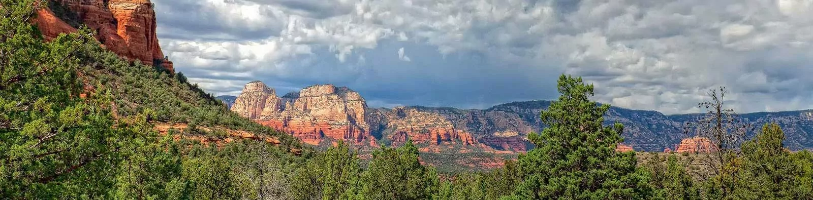 Beautiful view of cliffs and canyons surrounding Sedona, Arizona
