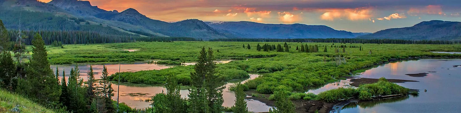 Sunset over the southeast arm of Yellowstone Lake, Yellowstone National Park
